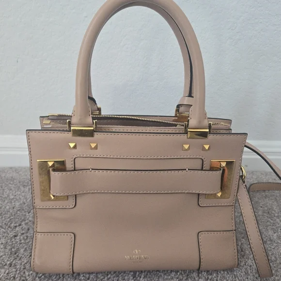 Valentino Garavani Leather Handbag with Gold Accents - Picture 14 of 17